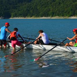 De l'aviron sur le lac du Monteynard, dans le Trièves